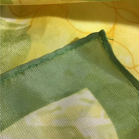 Avon Water Repellent Floral Square Scarf Vintage - Picture 7 of 9